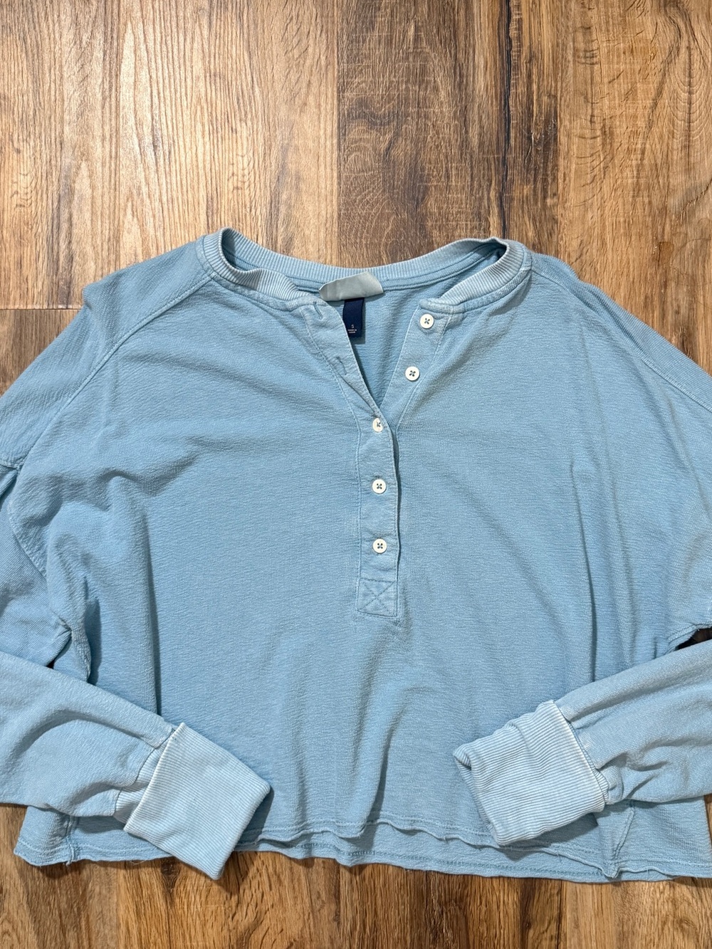 Universal Thread Blue Henley Crop Shirt Size Small